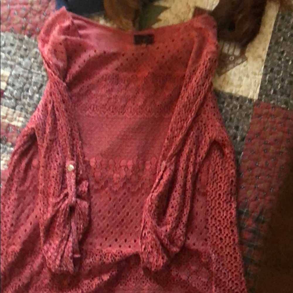 DONT MISS OUT WORN ONCEMe & Dee burgundy Lacey top